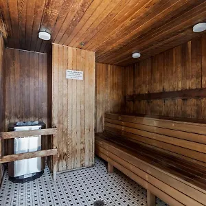 https://amazing-views-leather-furniture-cozy-condo.vancouver-hotels-bc.net
